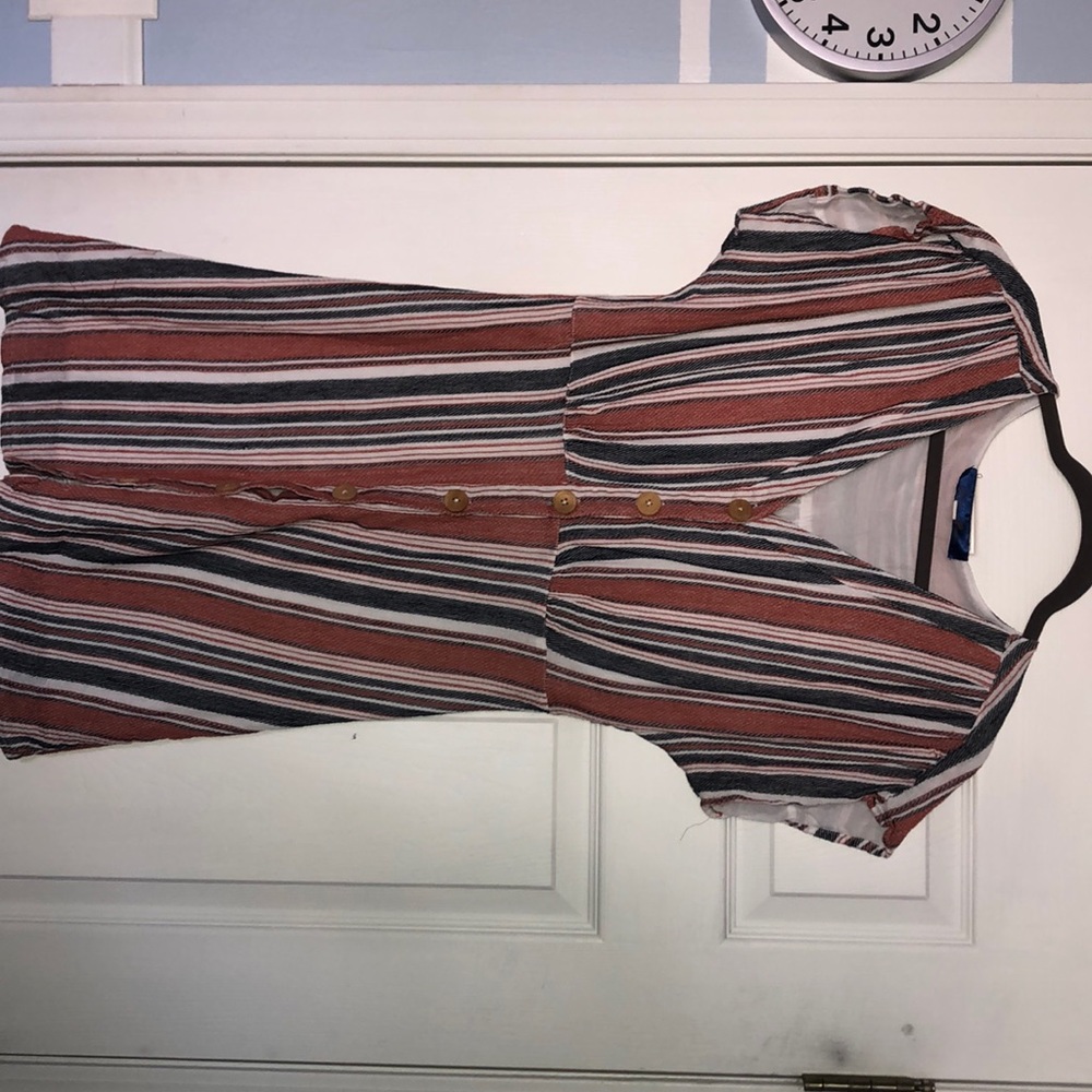 Striped dress w/wooden buttons